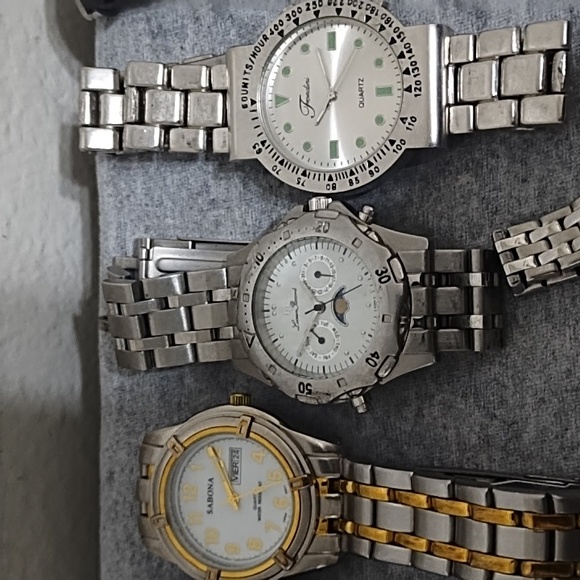 22 Watches - Picture 6 of 12